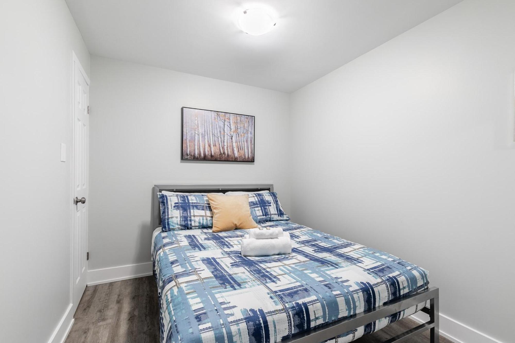 1Br Basement Condo - James Street ハミルトン エクステリア 写真