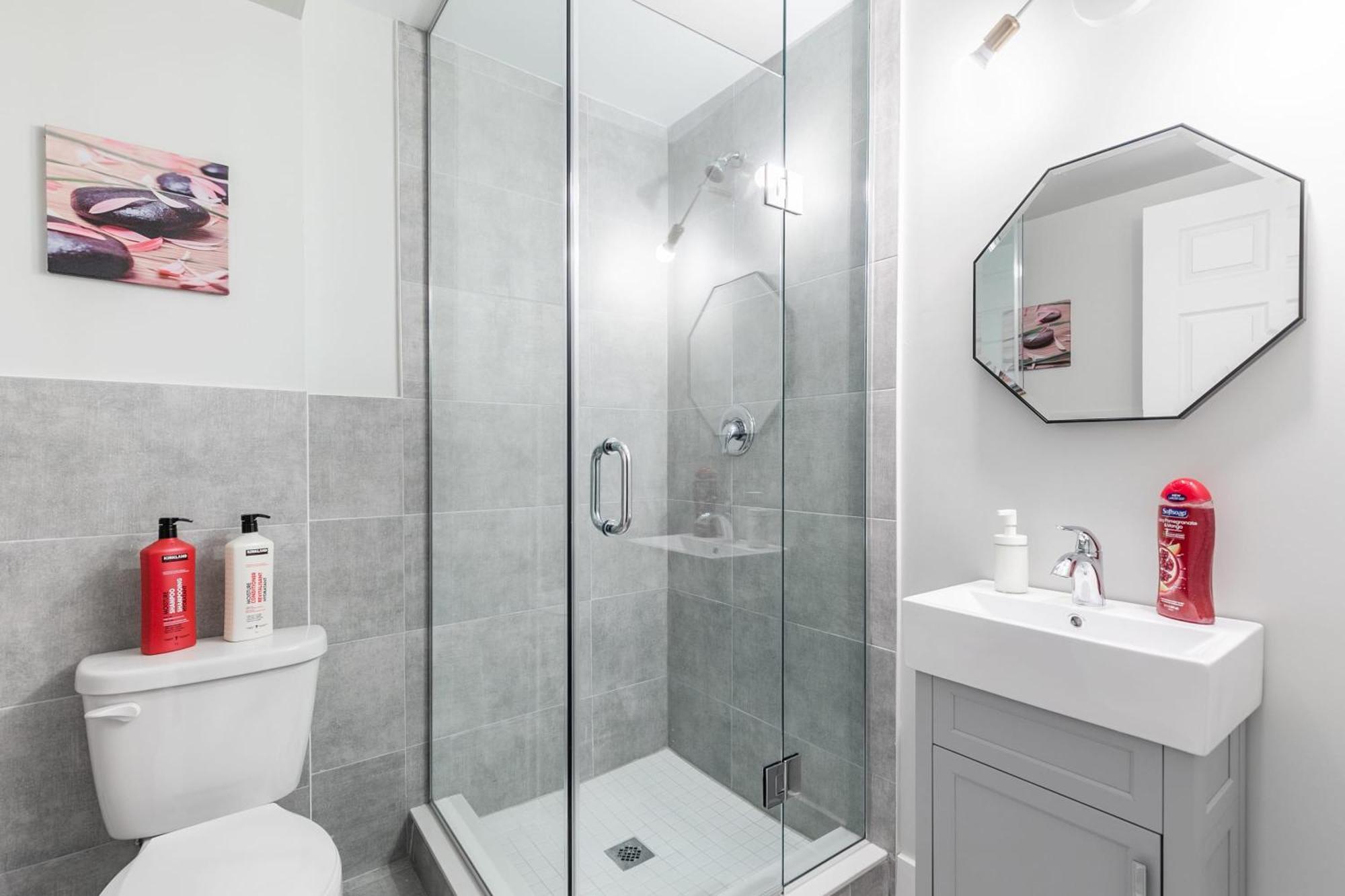 1Br Basement Condo - James Street ハミルトン エクステリア 写真